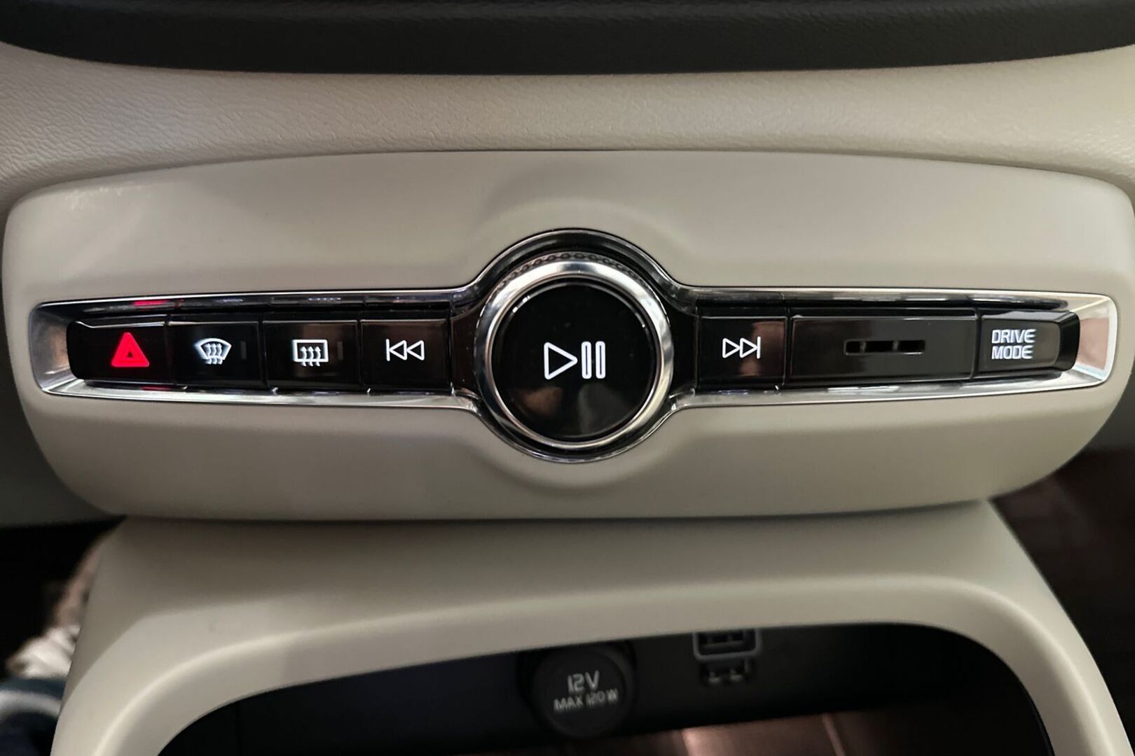 VOLVO XC40 2019
