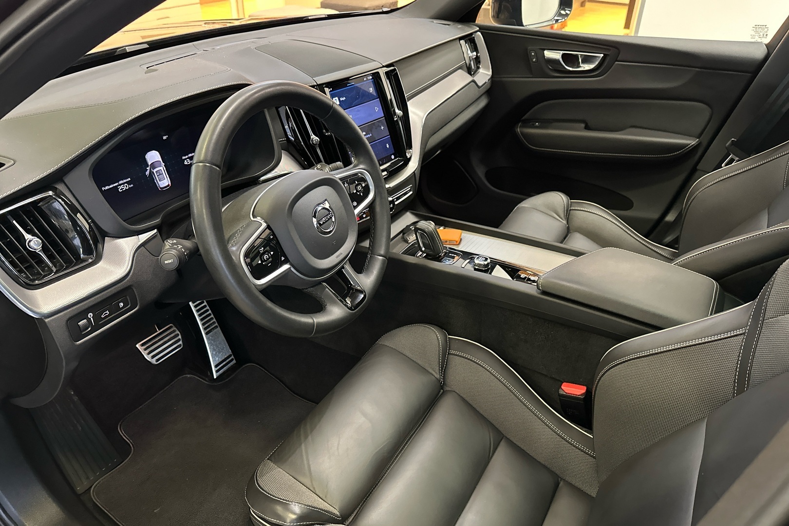 VOLVO XC60 2022