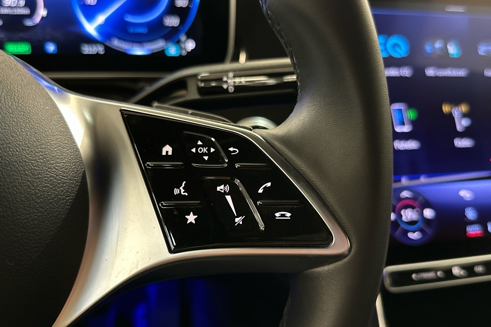 MERCEDES-BENZ EQE 2023