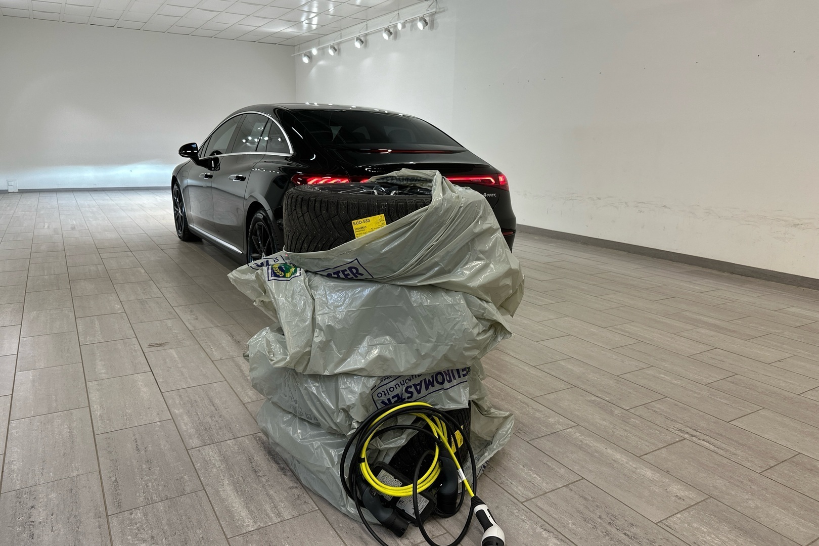 MERCEDES-BENZ EQE 2023