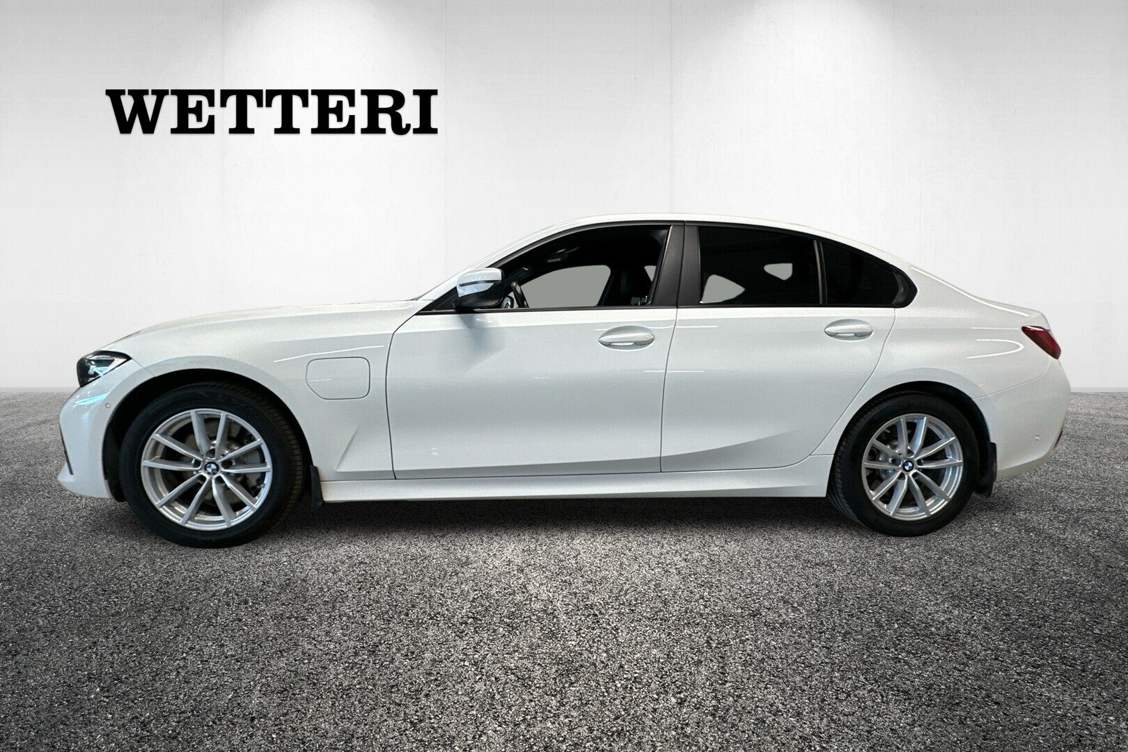 BMW 330 2021