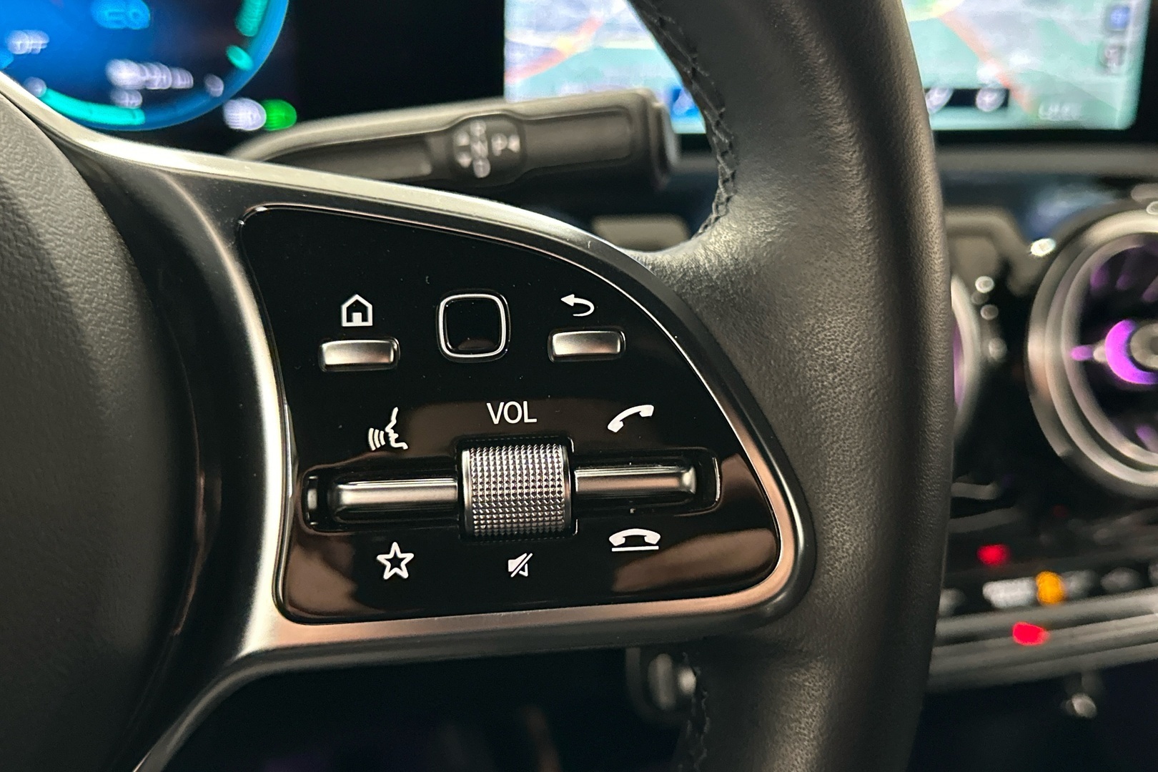 MERCEDES-BENZ A 2023