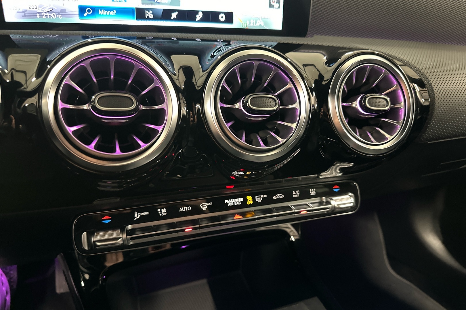 MERCEDES-BENZ A 2023