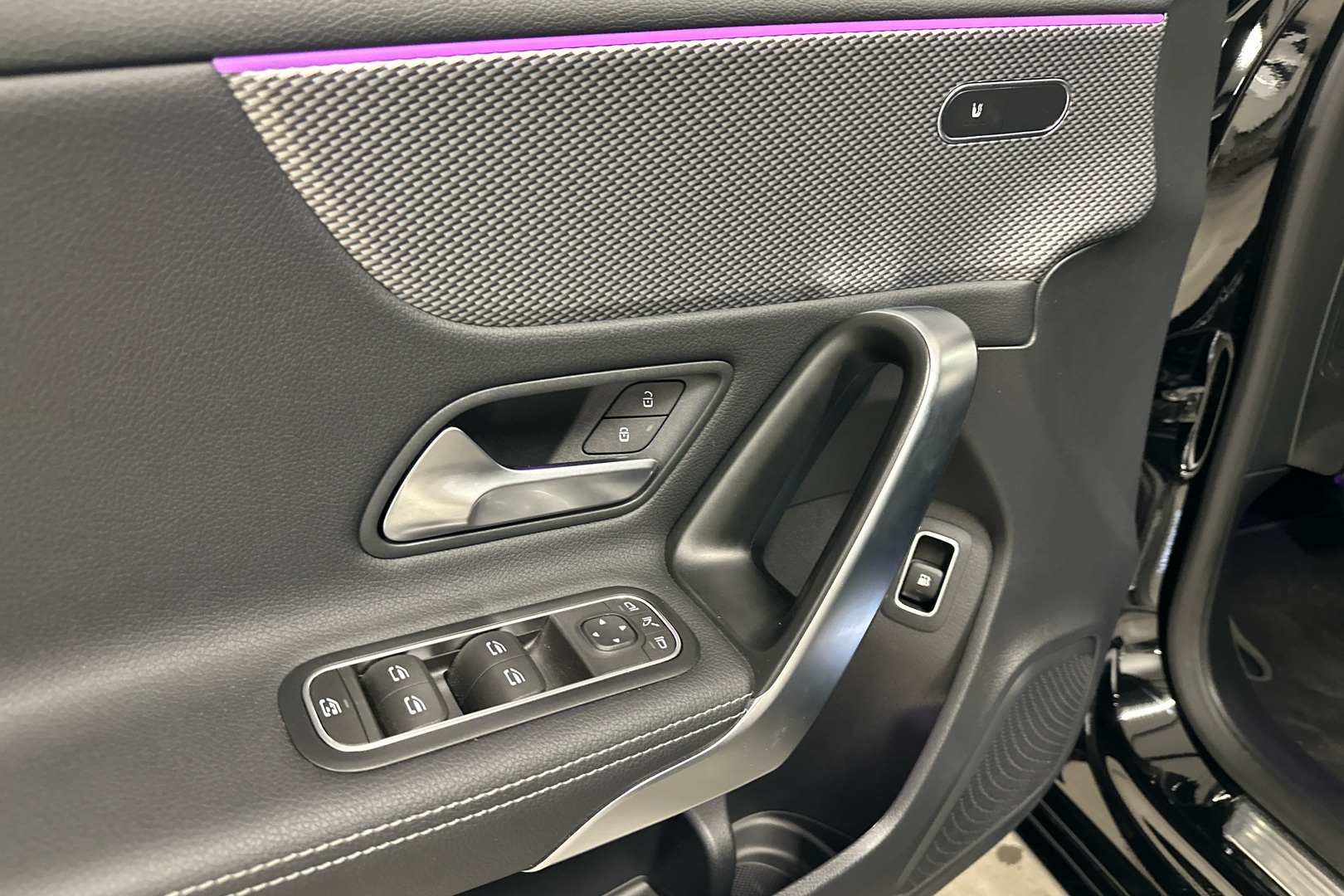 MERCEDES-BENZ A 2023