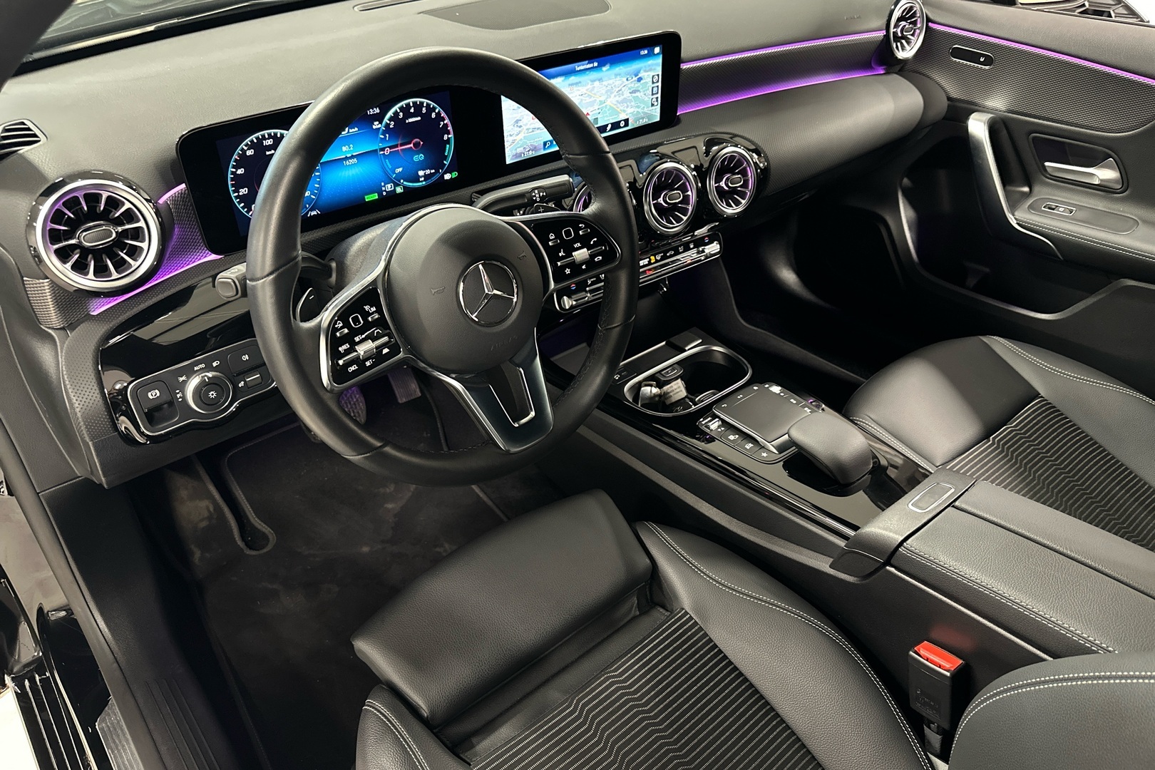 MERCEDES-BENZ A 2023