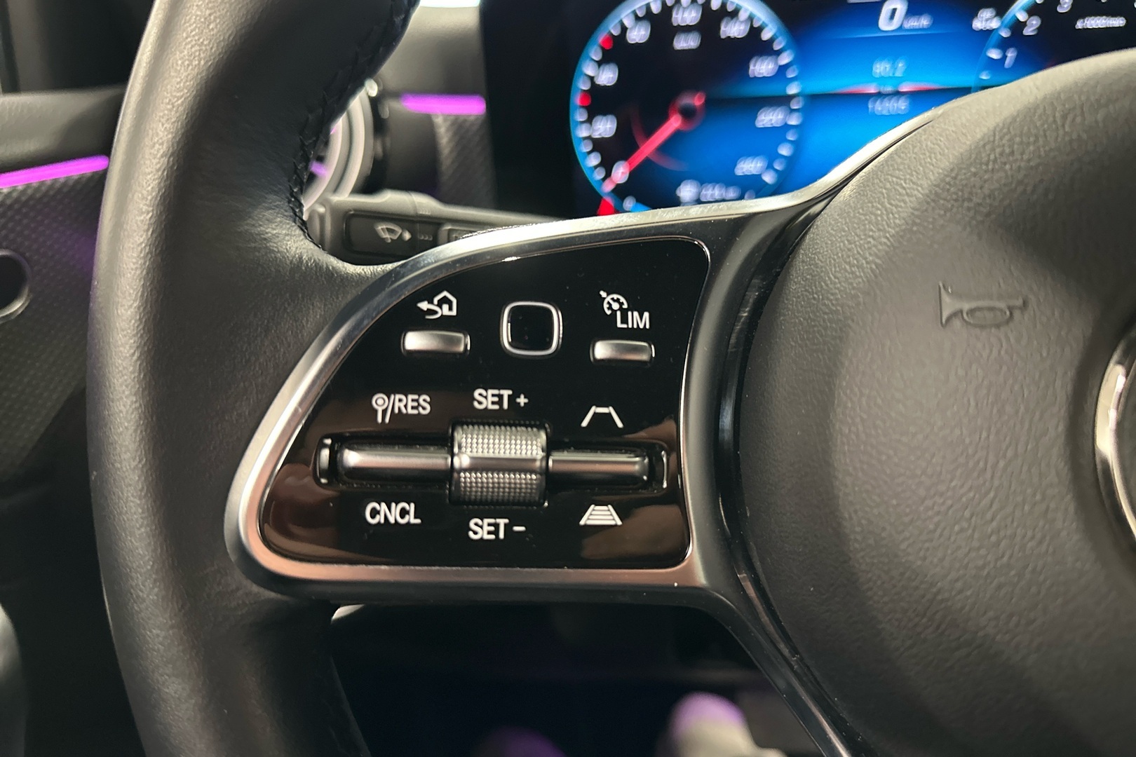 MERCEDES-BENZ A 2023