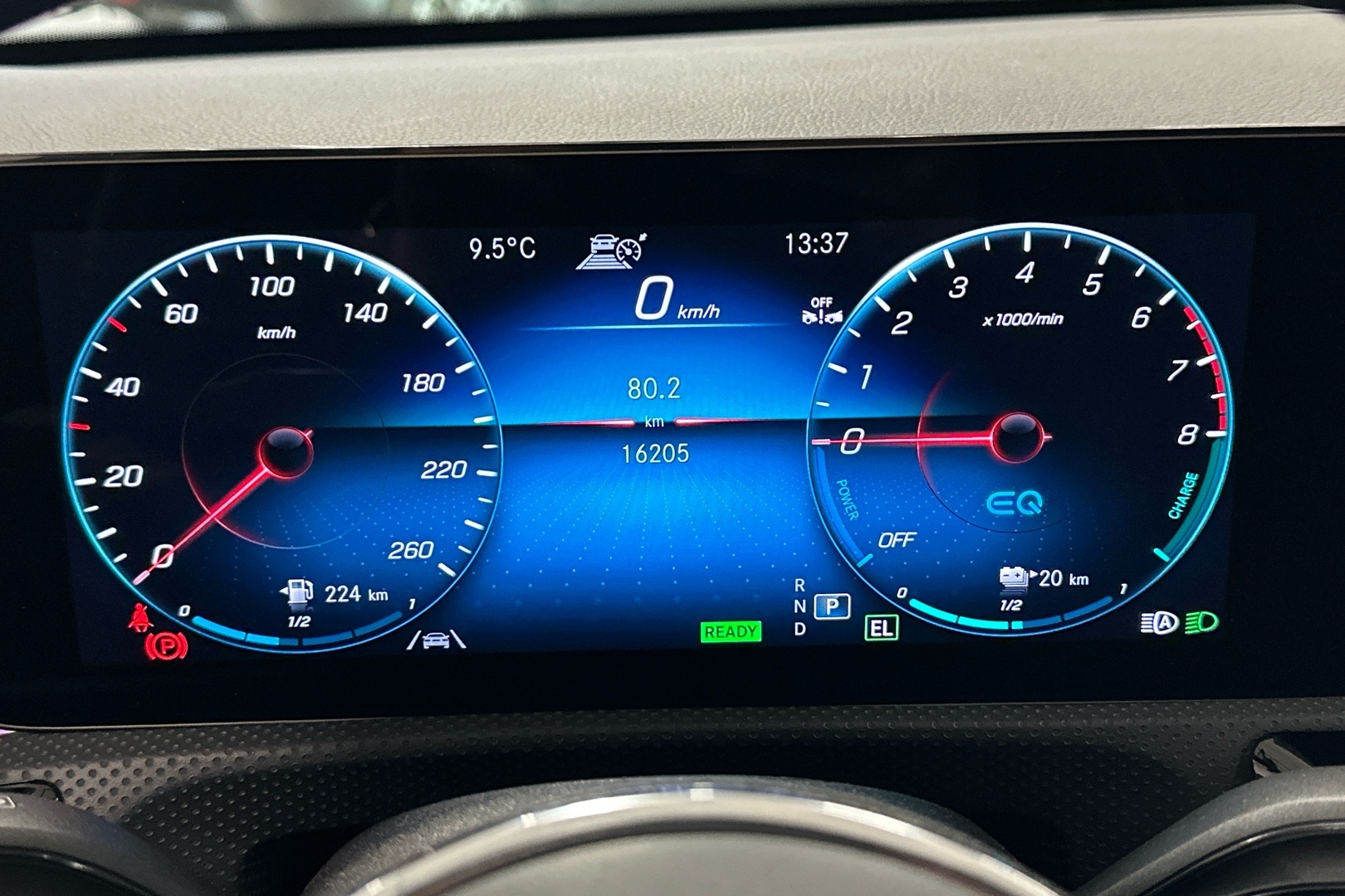 MERCEDES-BENZ A 2023