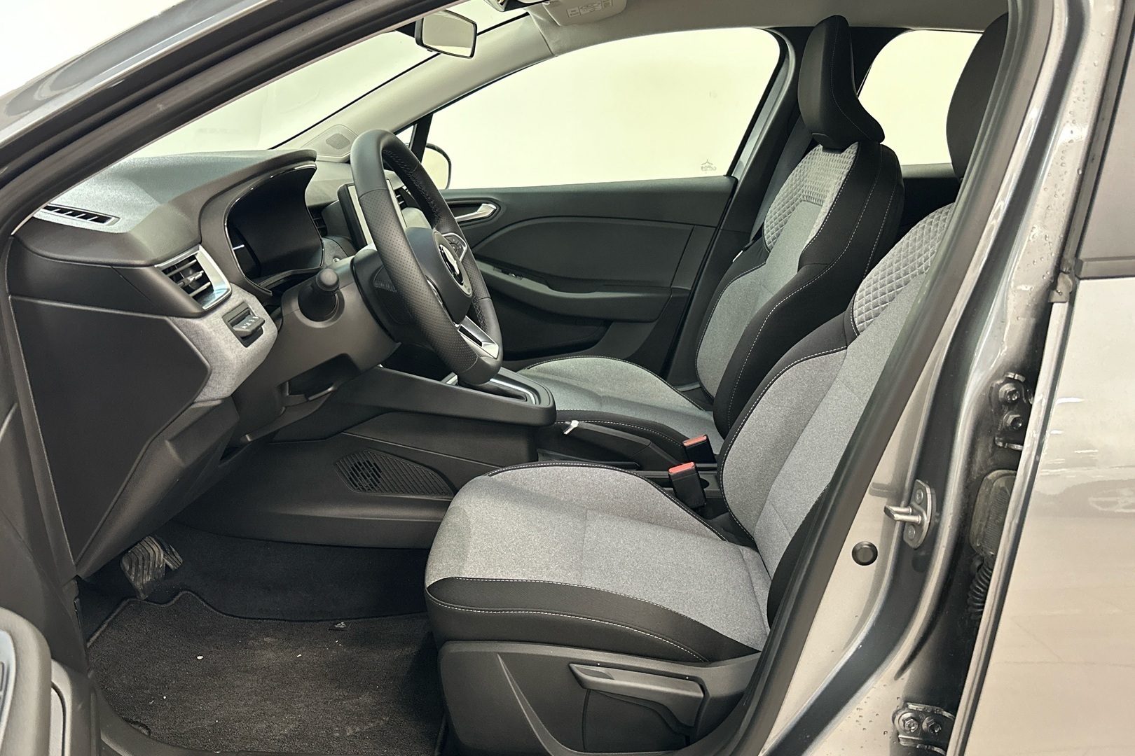 MITSUBISHI COLT 2025