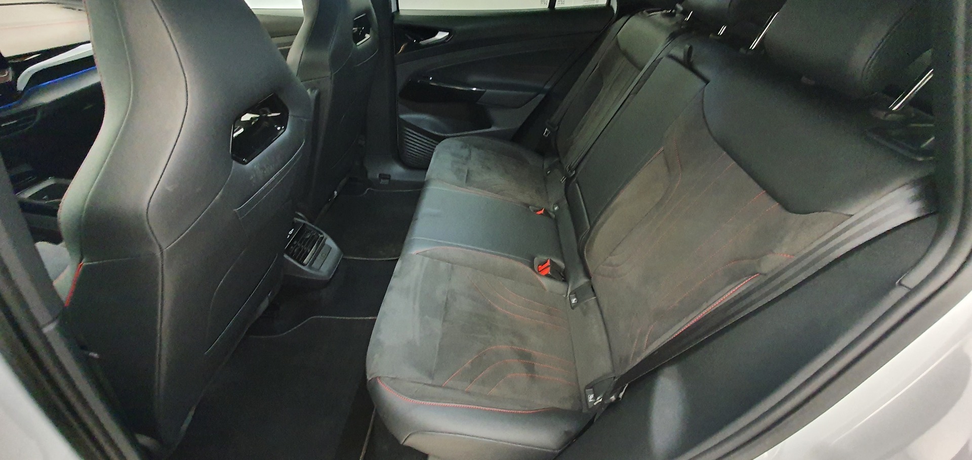 VOLKSWAGEN ID.4 2024