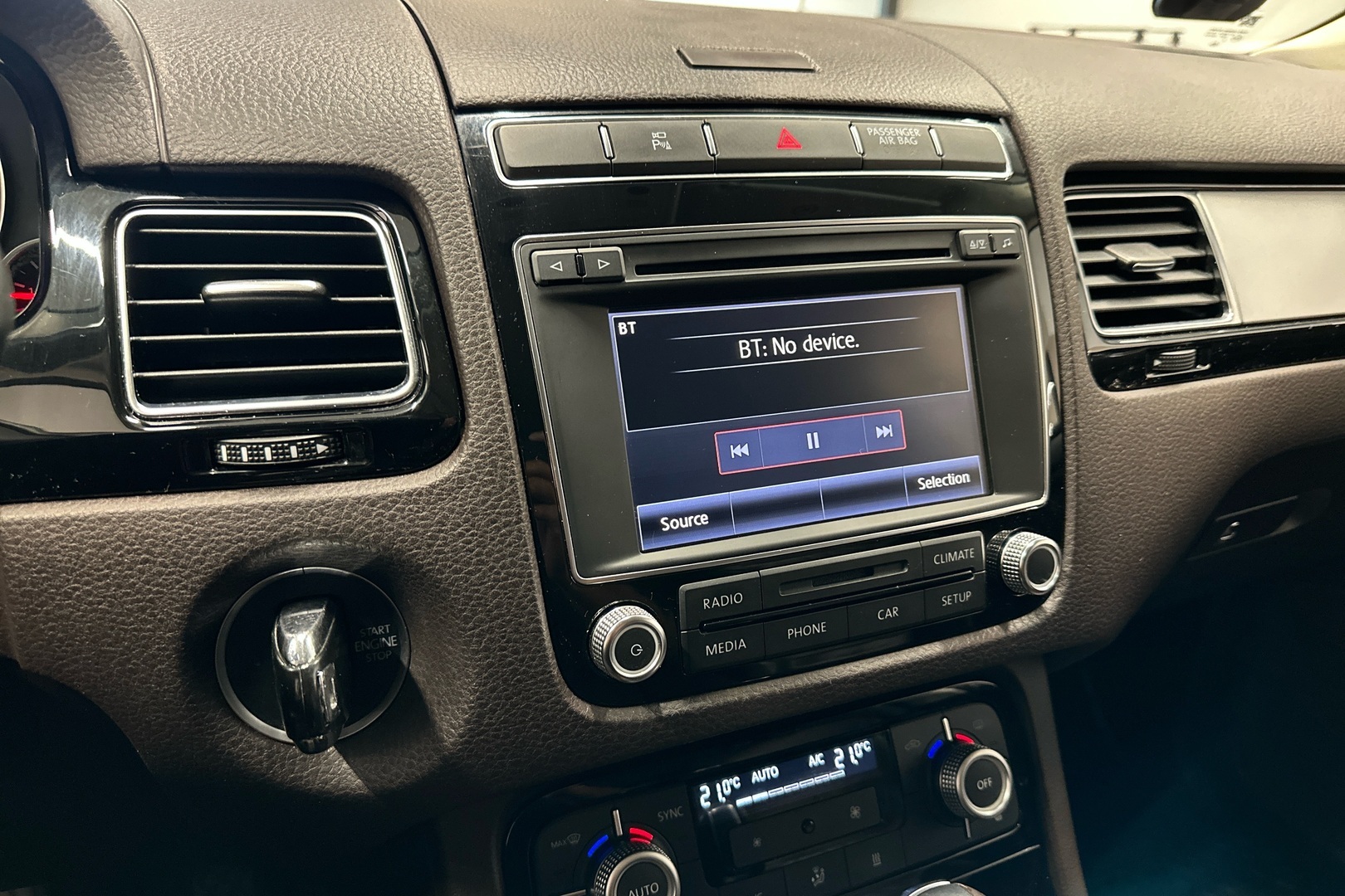 VOLKSWAGEN Touareg 2016