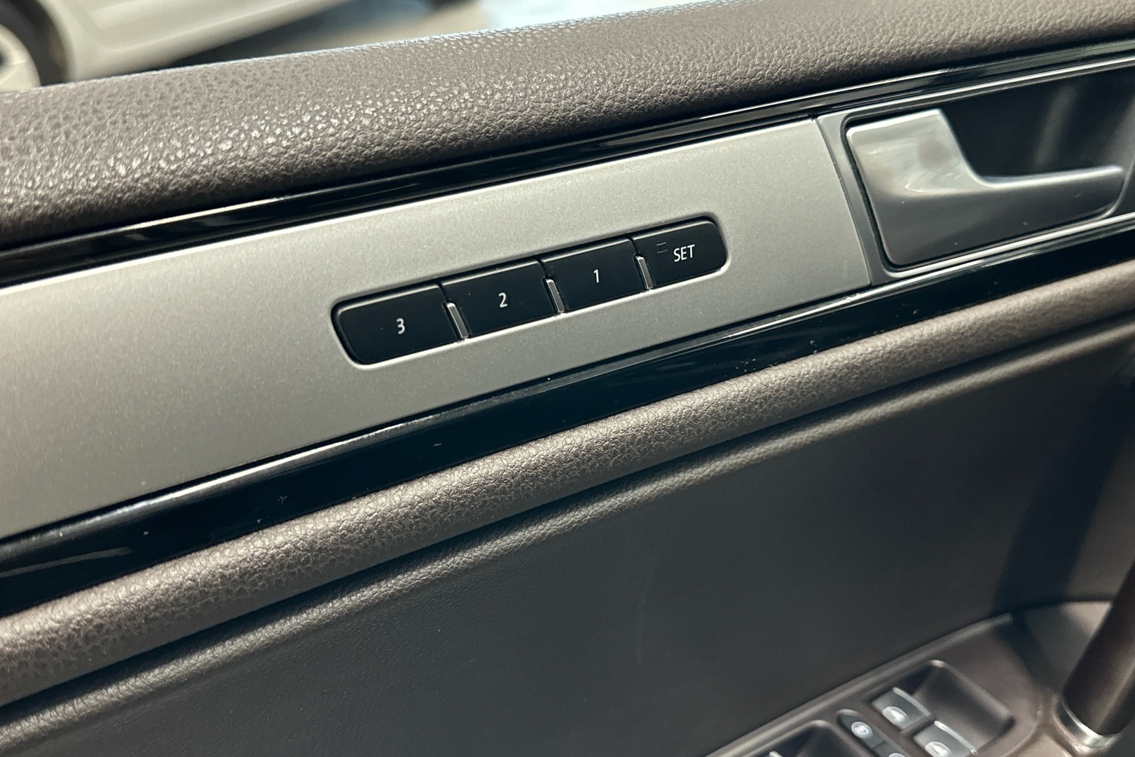 VOLKSWAGEN Touareg 2016