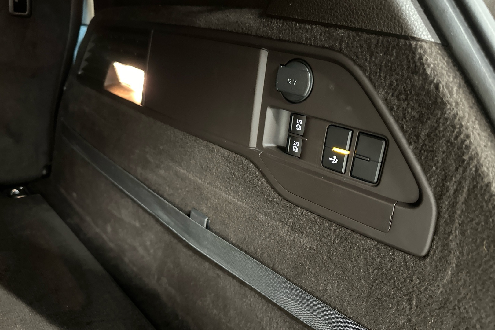 VOLKSWAGEN Touareg 2016