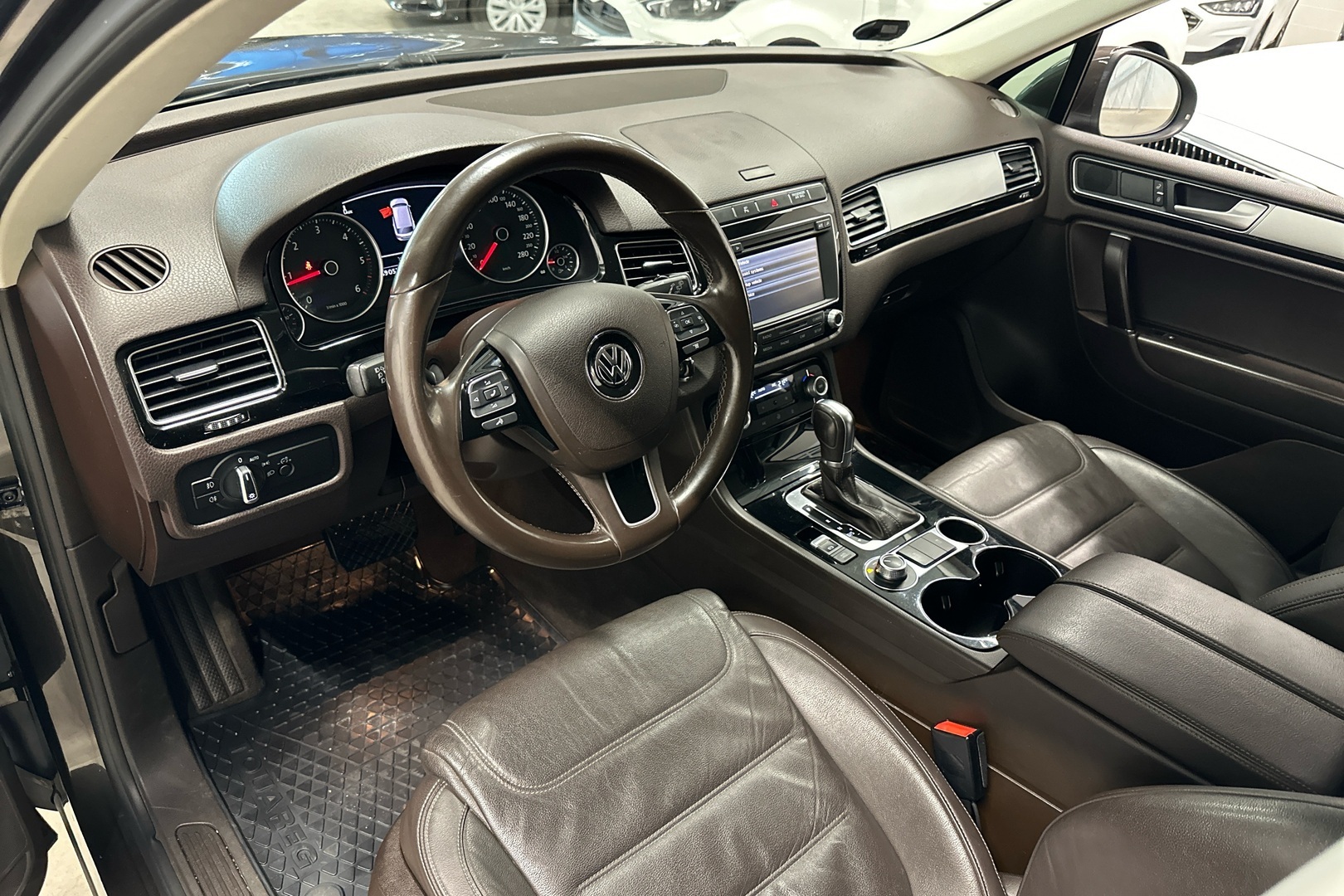 VOLKSWAGEN Touareg 2016