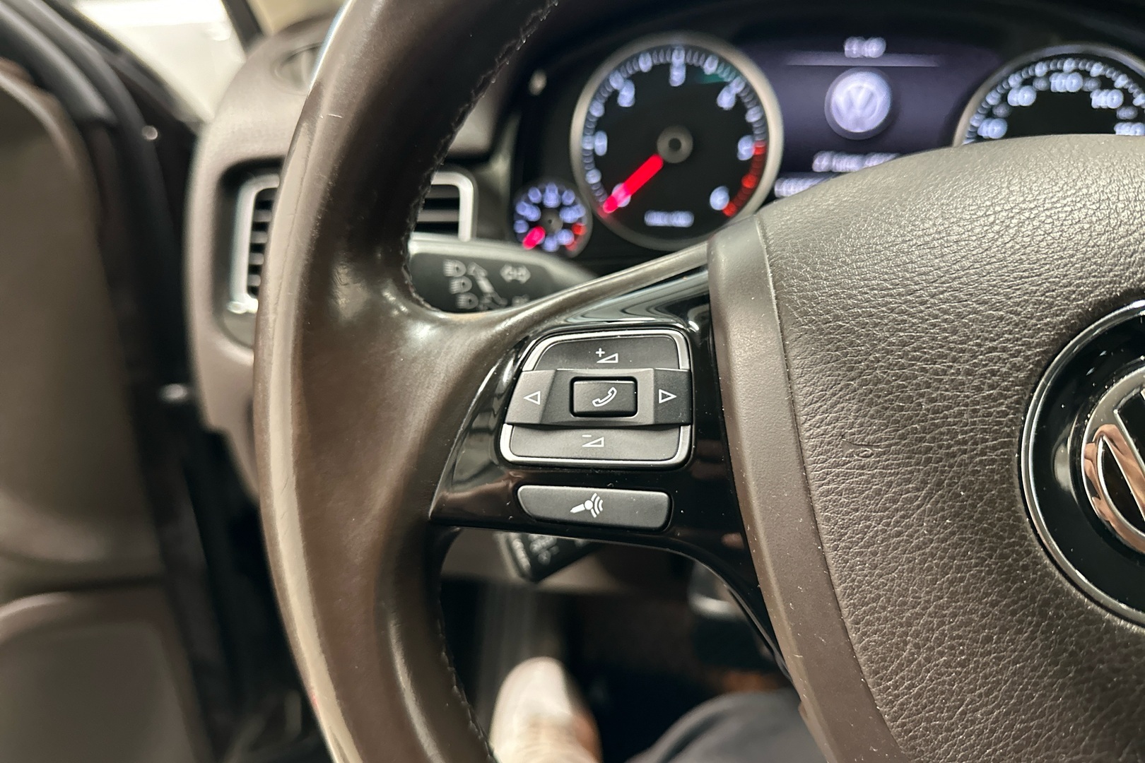 VOLKSWAGEN Touareg 2016