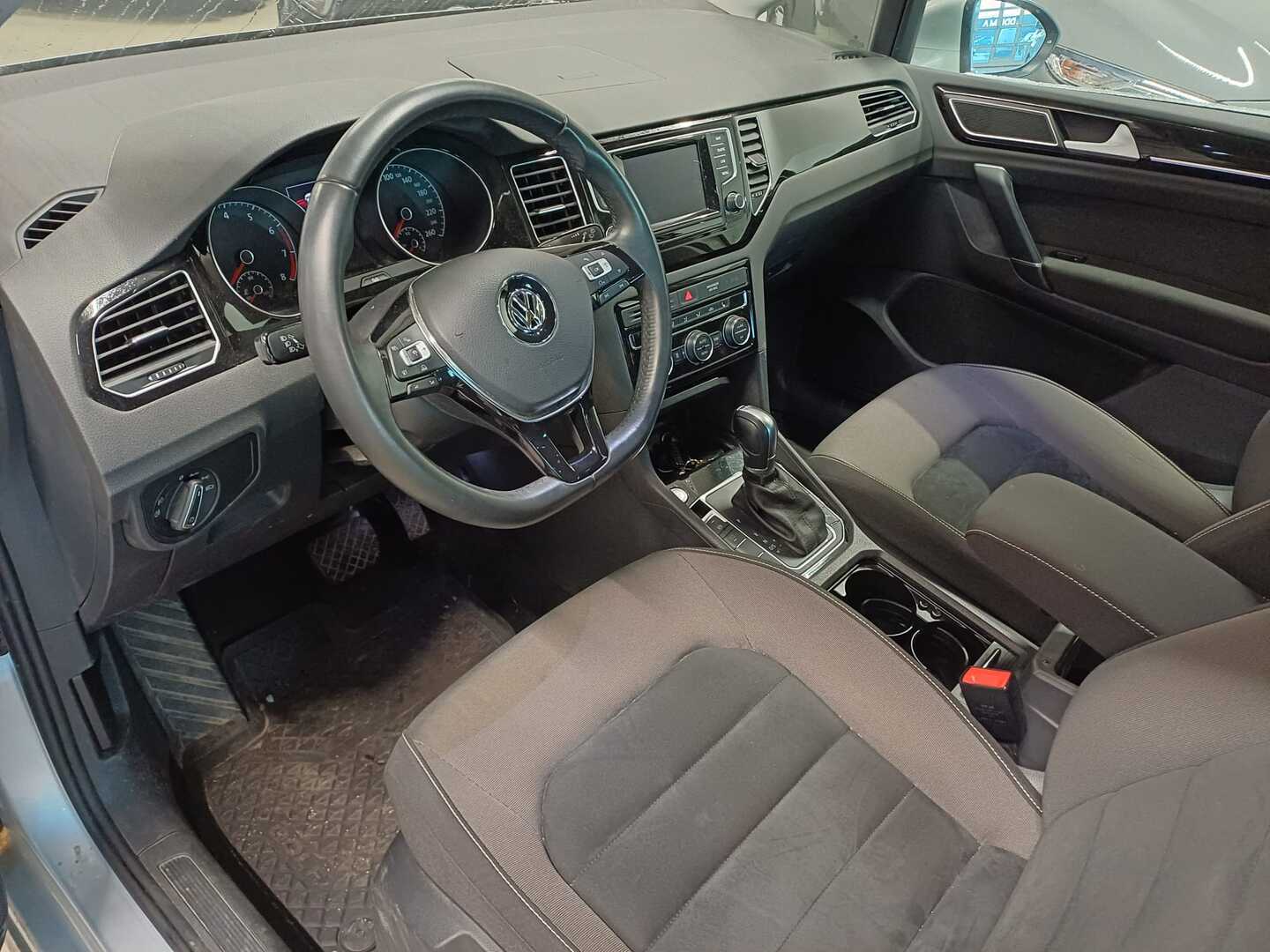 VOLKSWAGEN Golf Sportsvan 2015