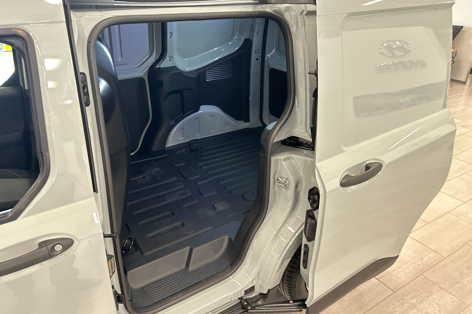 FORD TRANSIT COURIER 2025