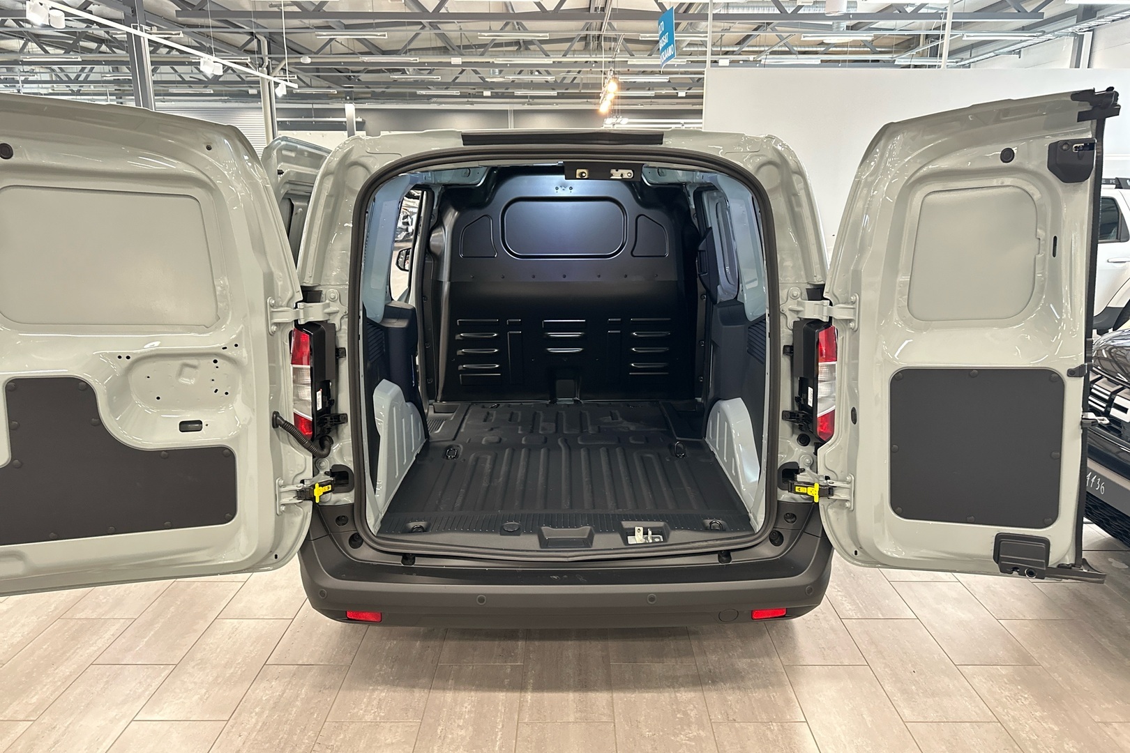 FORD TRANSIT COURIER 2025