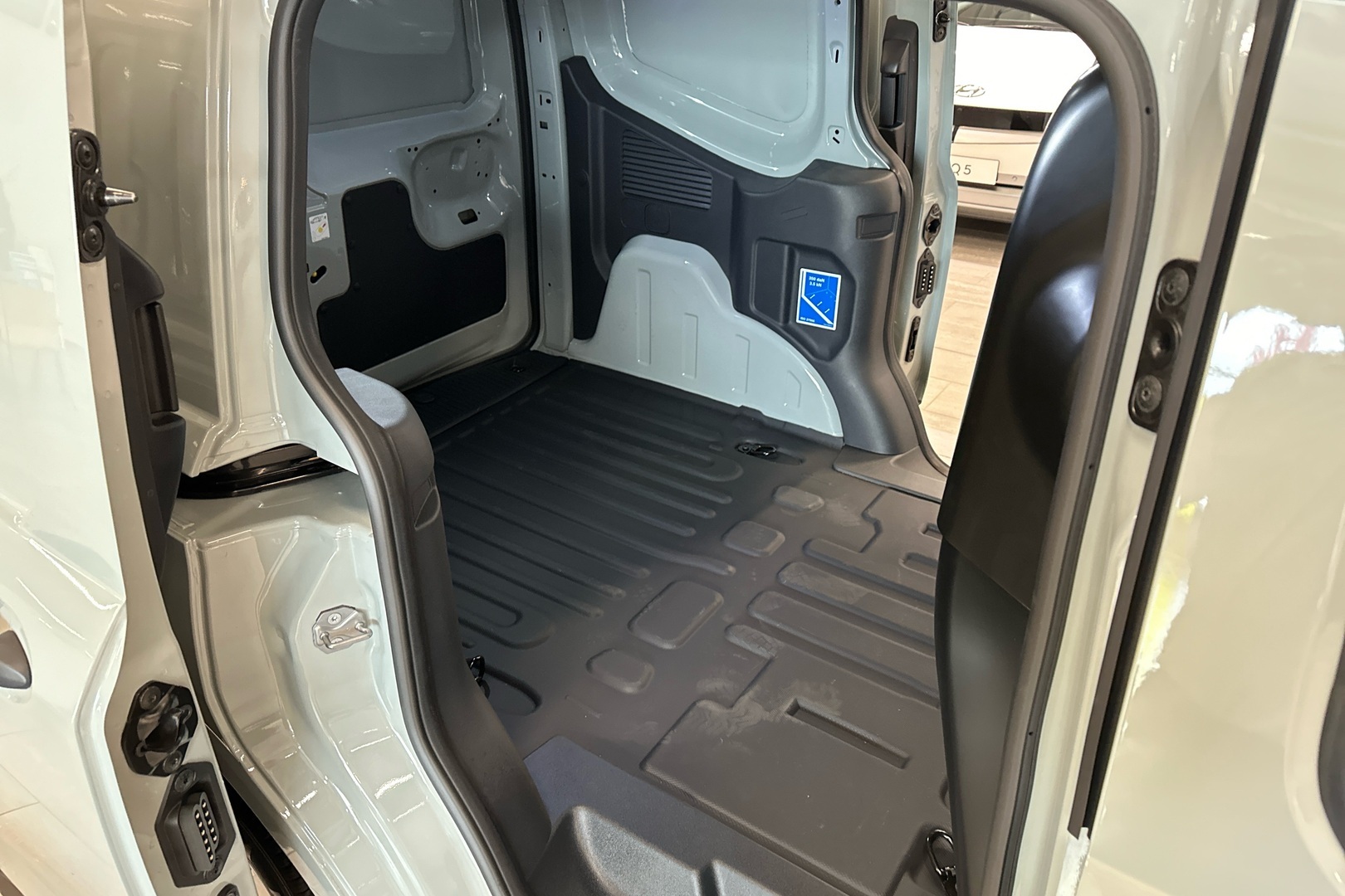 FORD TRANSIT COURIER 2025