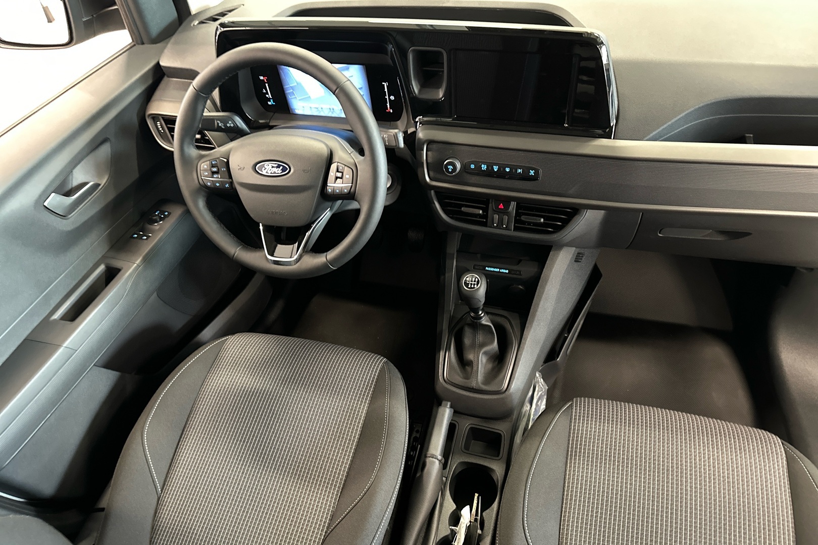 FORD TRANSIT COURIER 2025