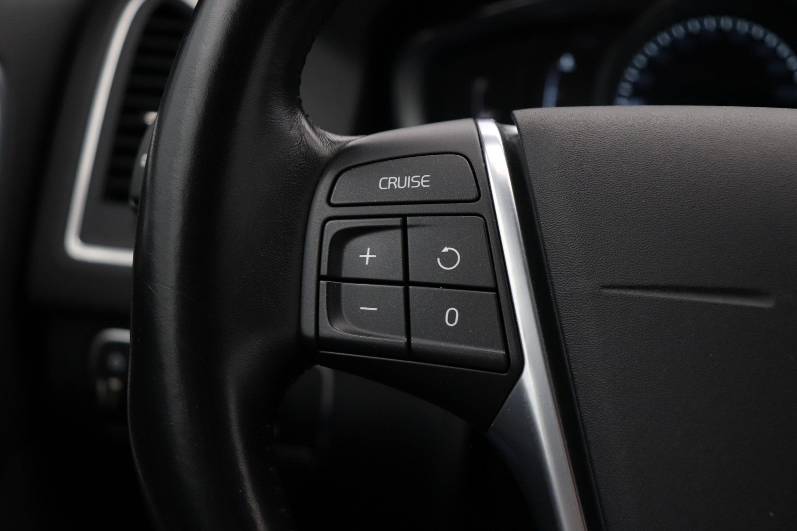 VOLVO XC60 2015