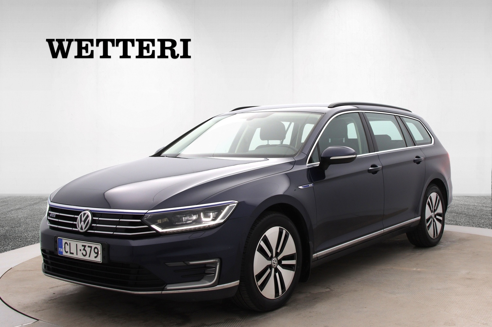 VOLKSWAGEN Passat 1