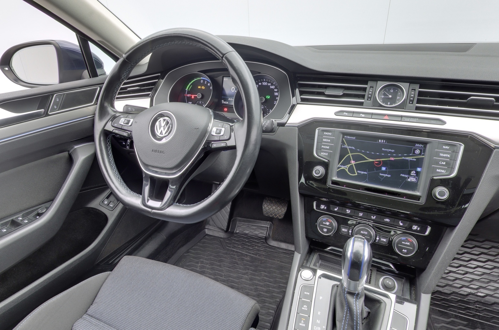 VOLKSWAGEN Passat 10