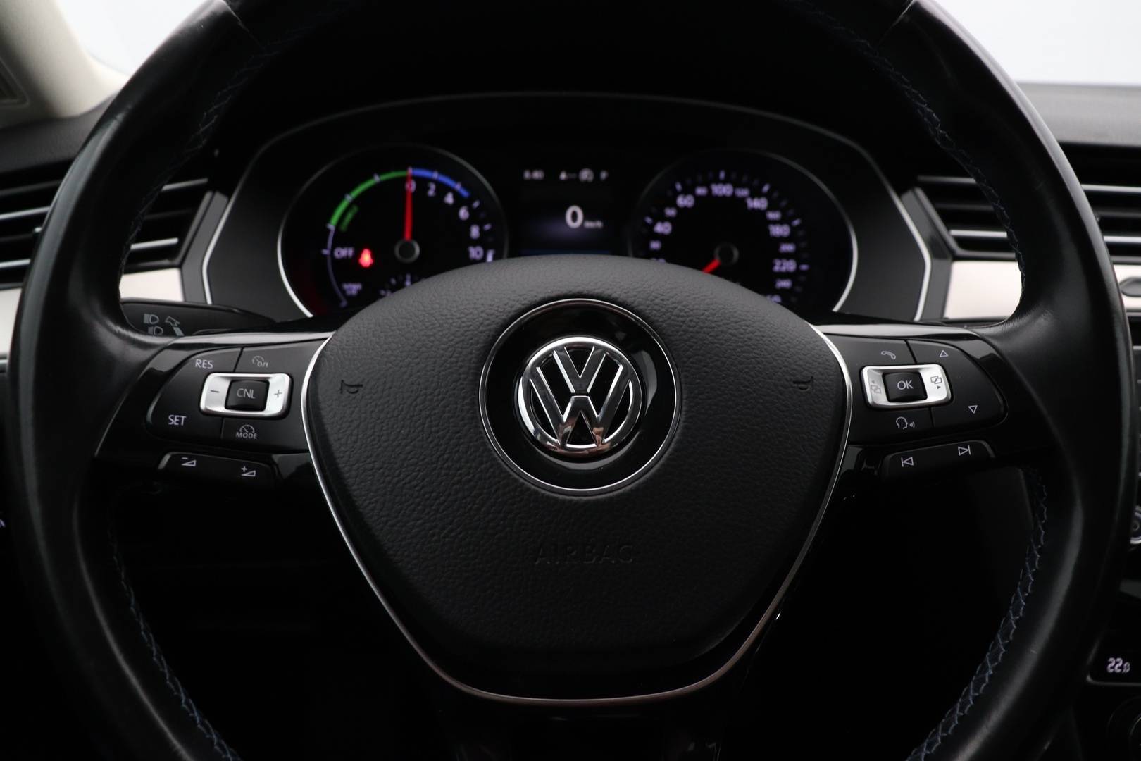VOLKSWAGEN Passat 13