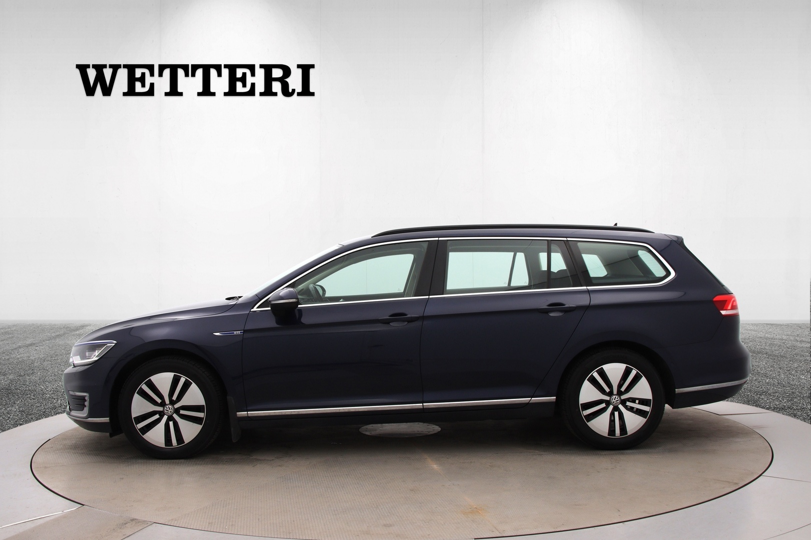 VOLKSWAGEN Passat 2