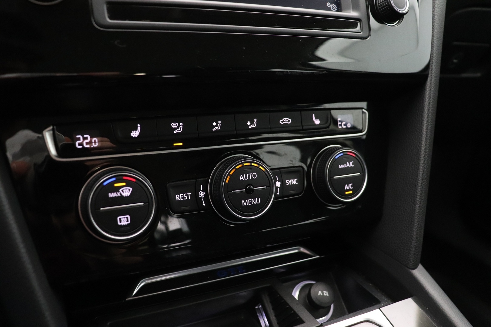 VOLKSWAGEN Passat 23