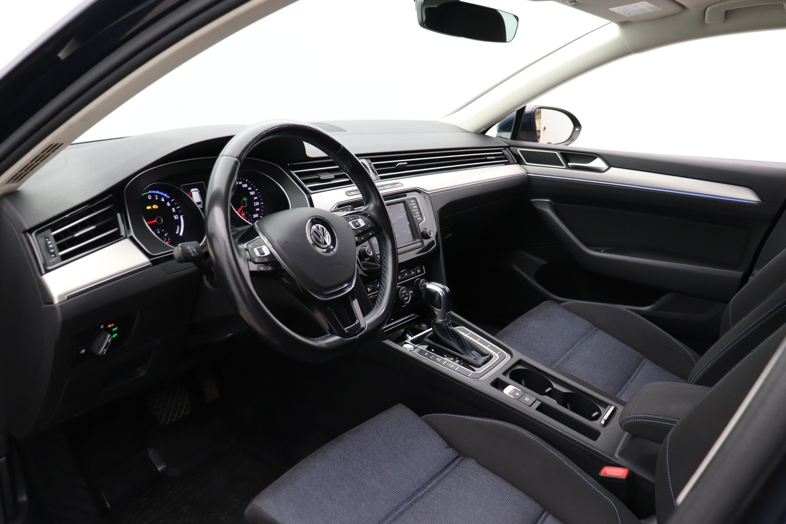 VOLKSWAGEN Passat 25