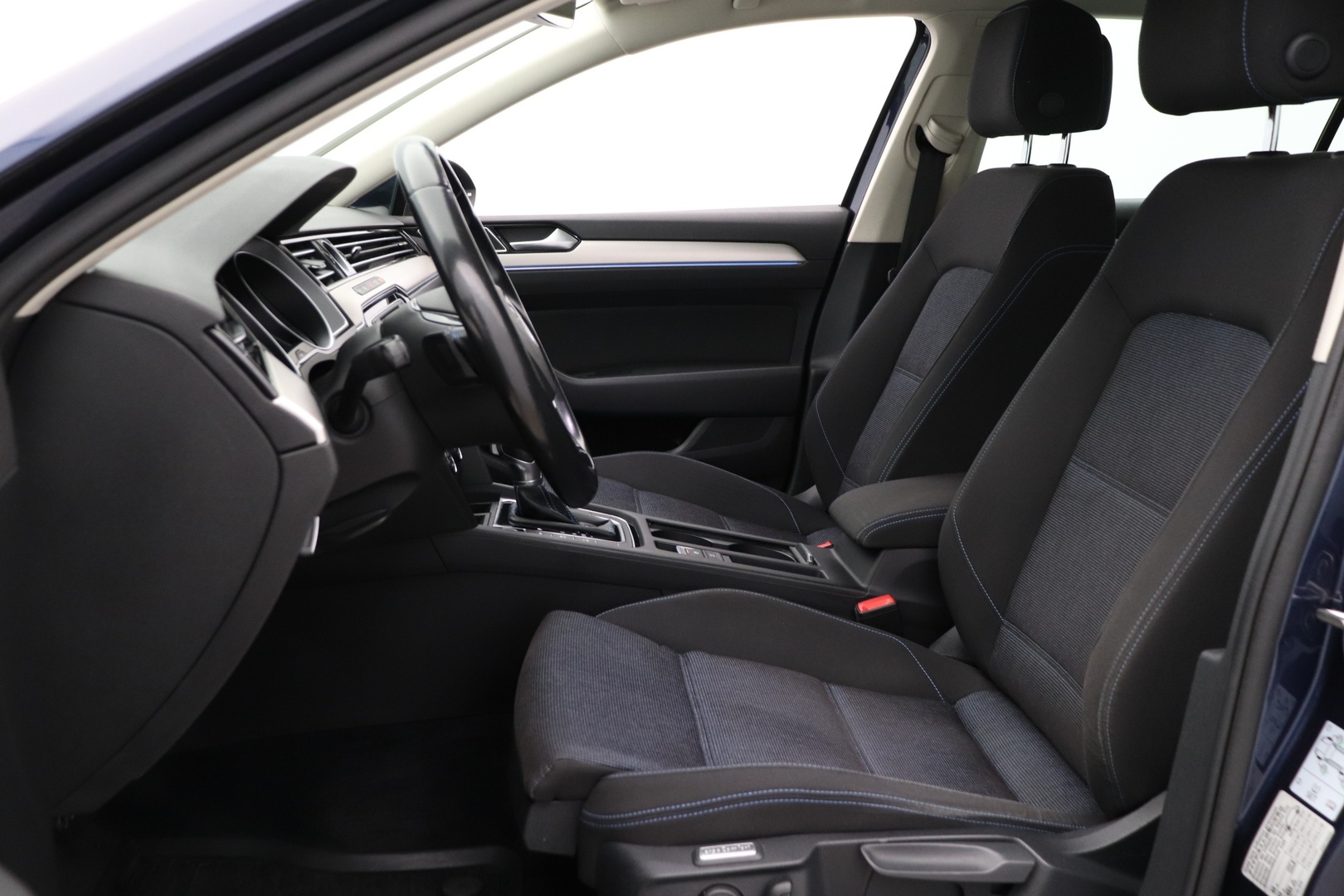 VOLKSWAGEN Passat 28