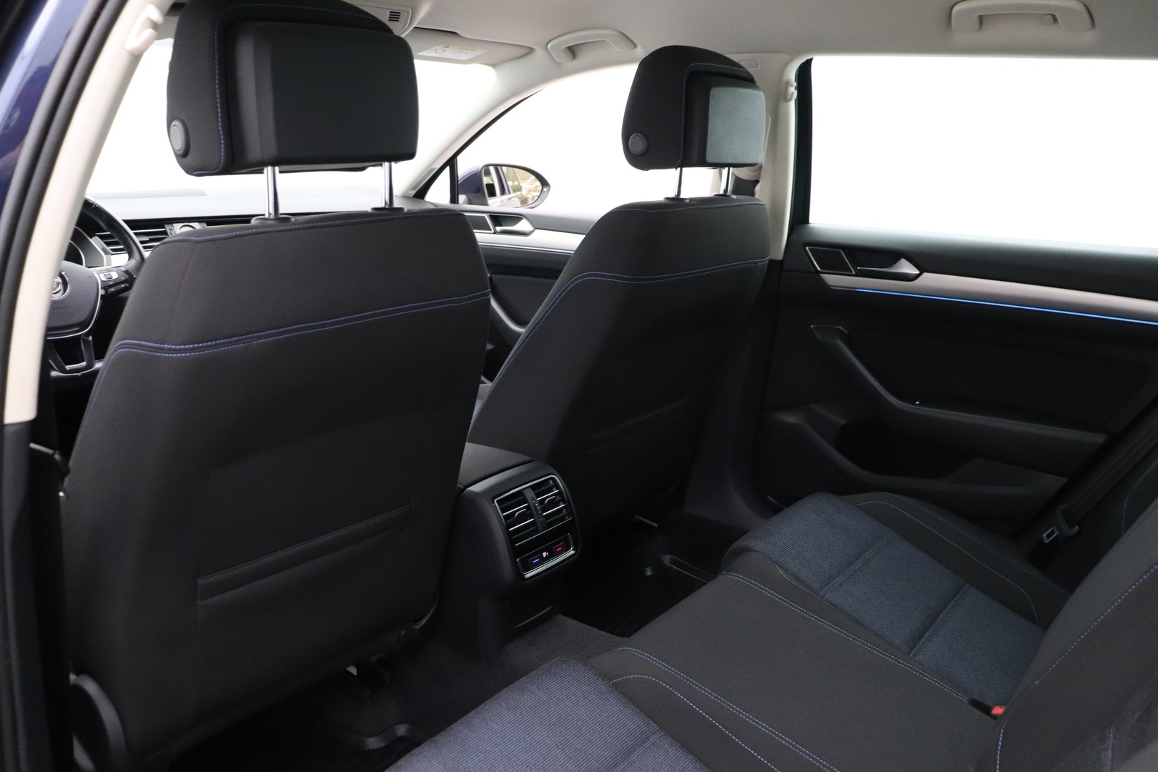 VOLKSWAGEN Passat 29