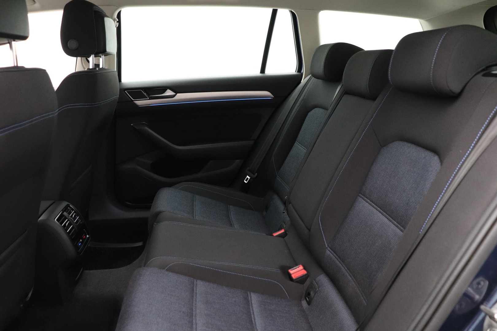 VOLKSWAGEN Passat 31