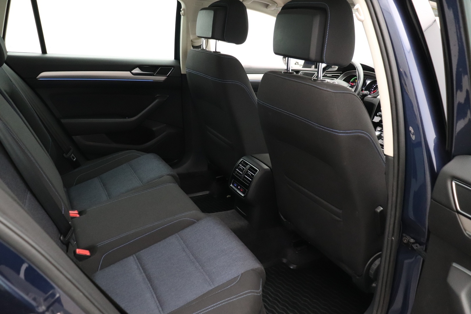 VOLKSWAGEN Passat 34