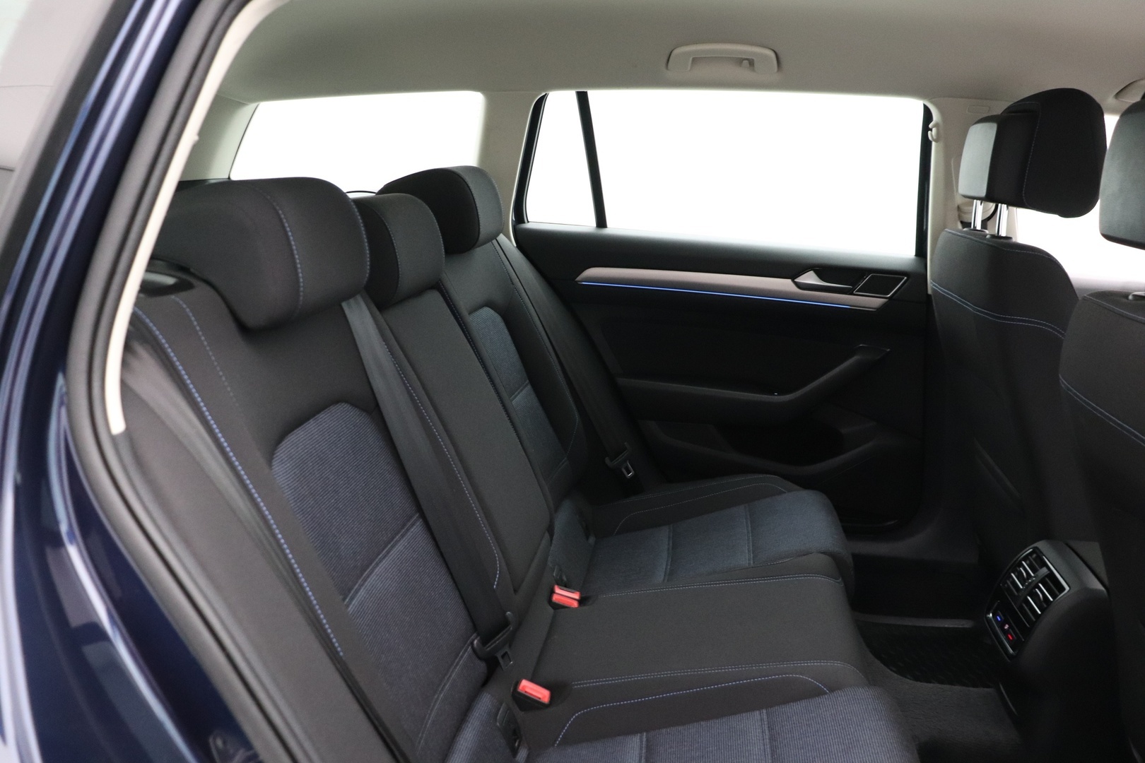 VOLKSWAGEN Passat 36