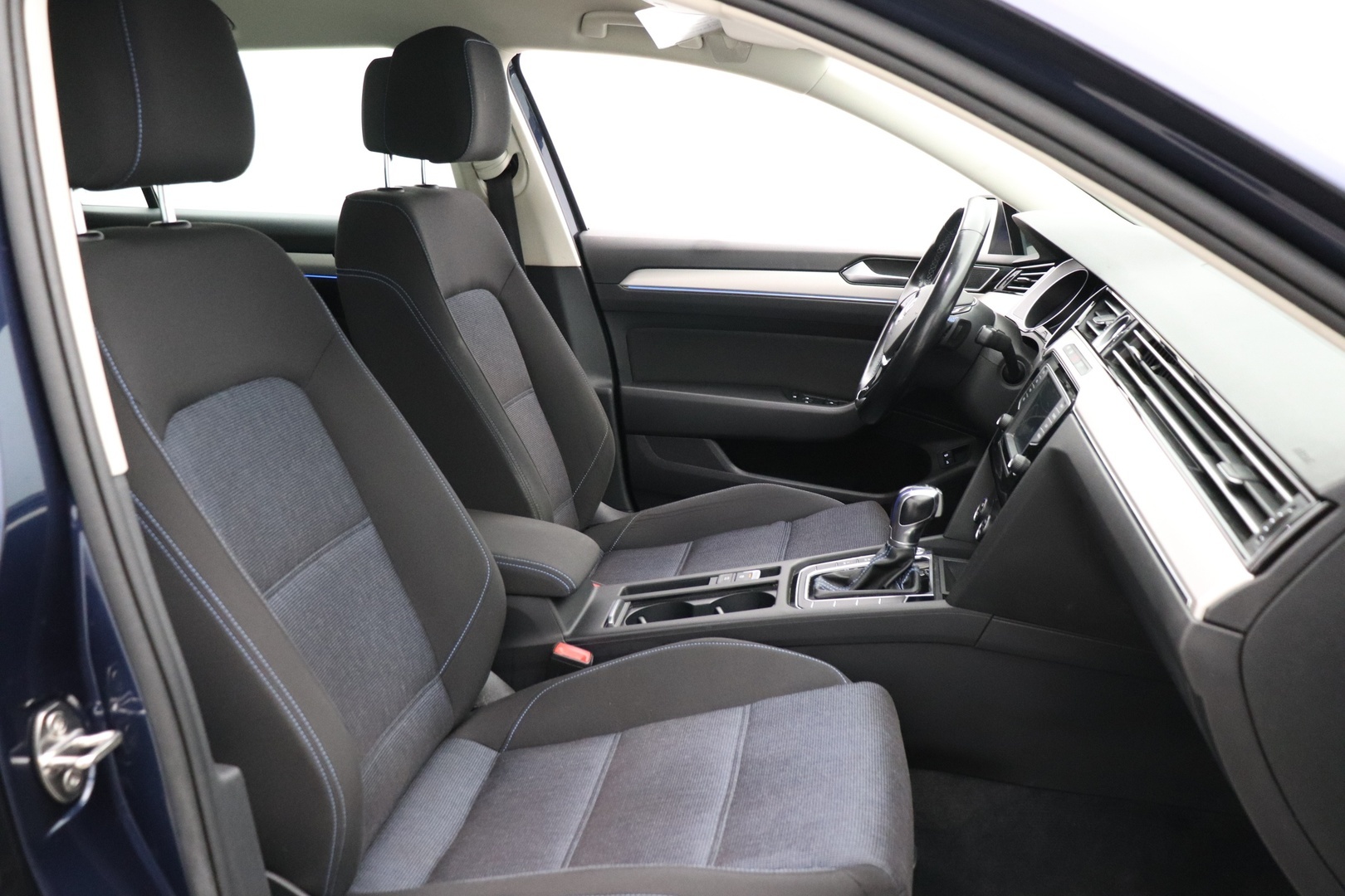 VOLKSWAGEN Passat 39