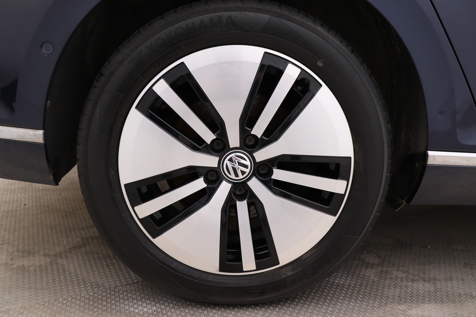VOLKSWAGEN Passat 42