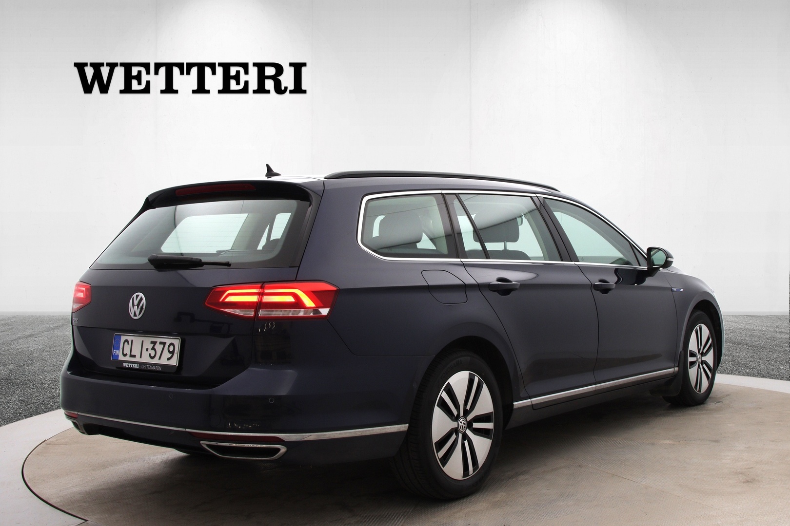VOLKSWAGEN Passat 5
