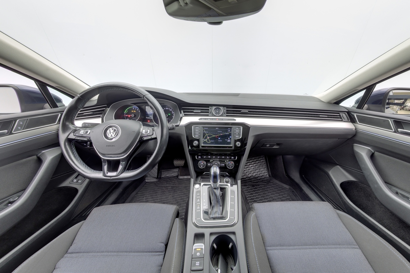 VOLKSWAGEN Passat 9