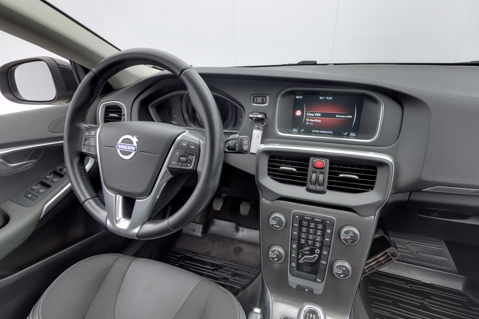 VOLVO V40 2015
