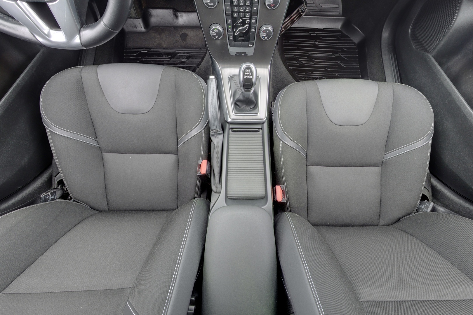 VOLVO V40 2015