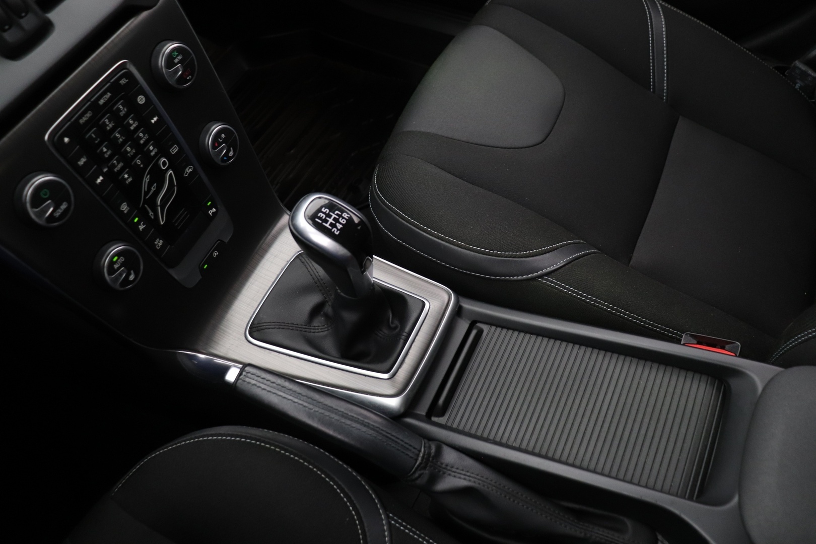 VOLVO V40 2015