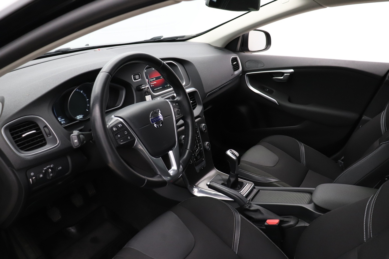 VOLVO V40 2015