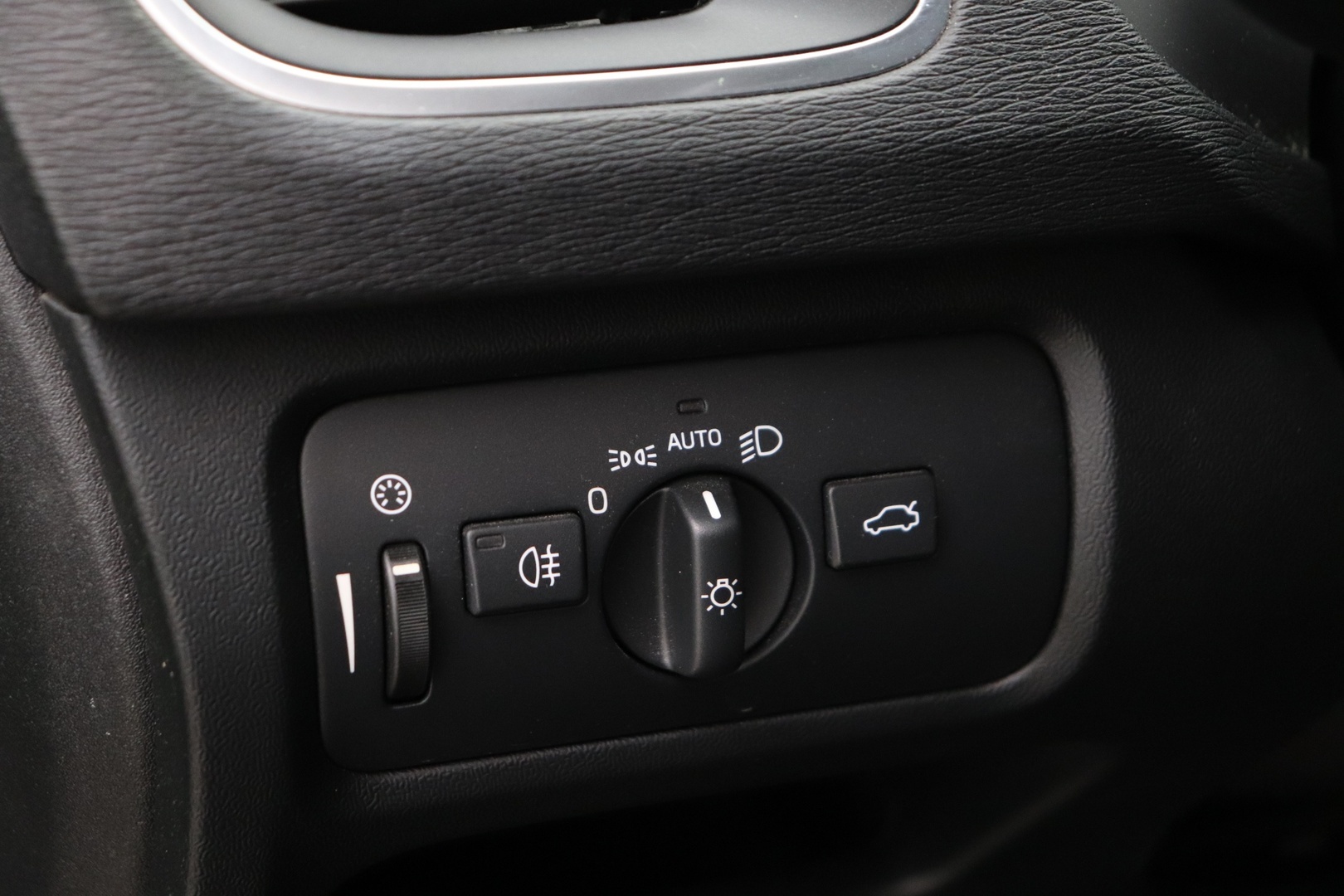 VOLVO V40 2015