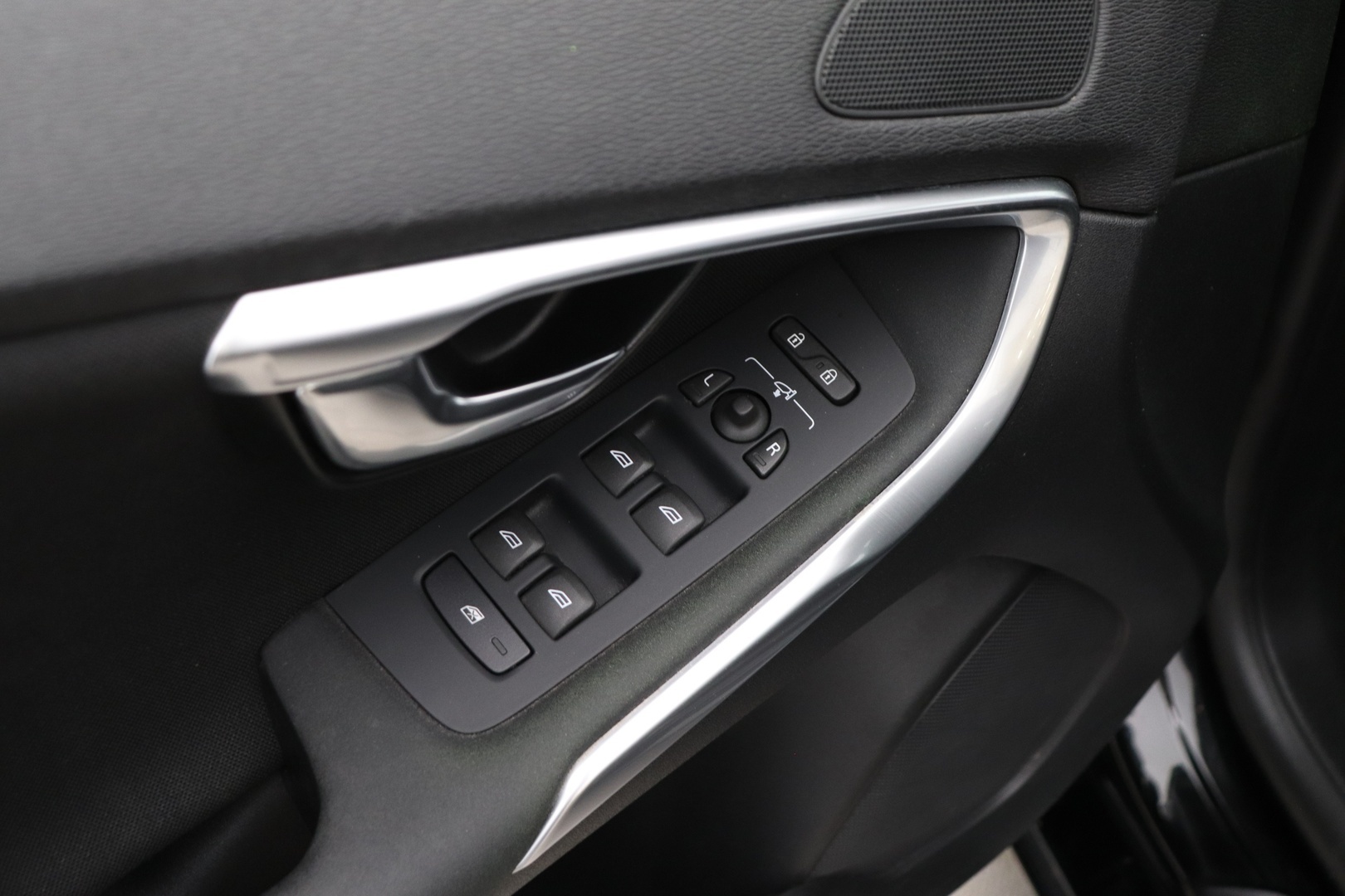 VOLVO V40 2015