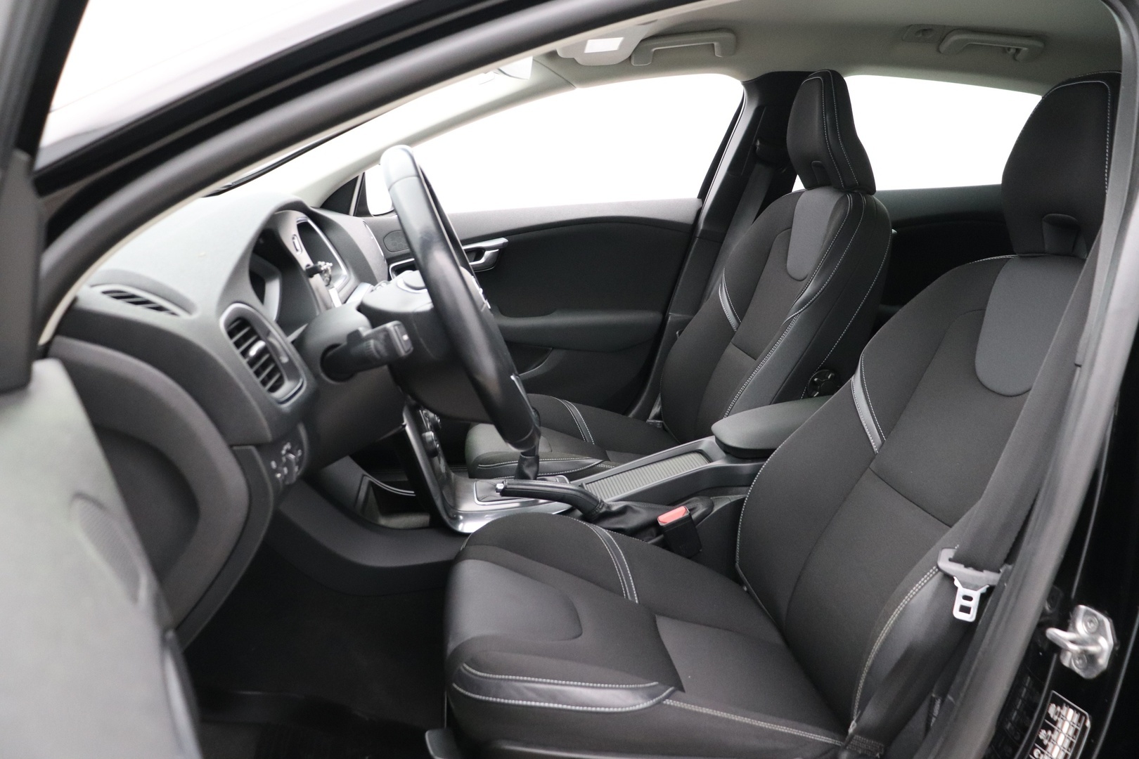 VOLVO V40 2015