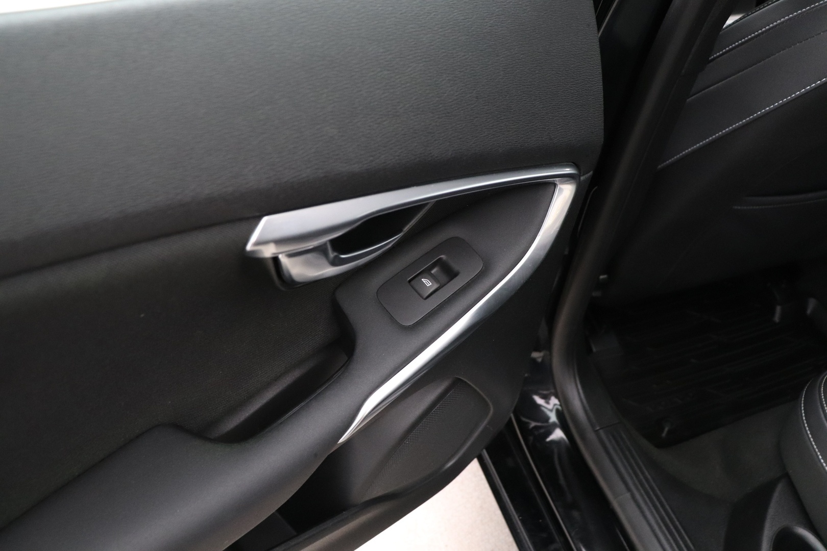VOLVO V40 2015