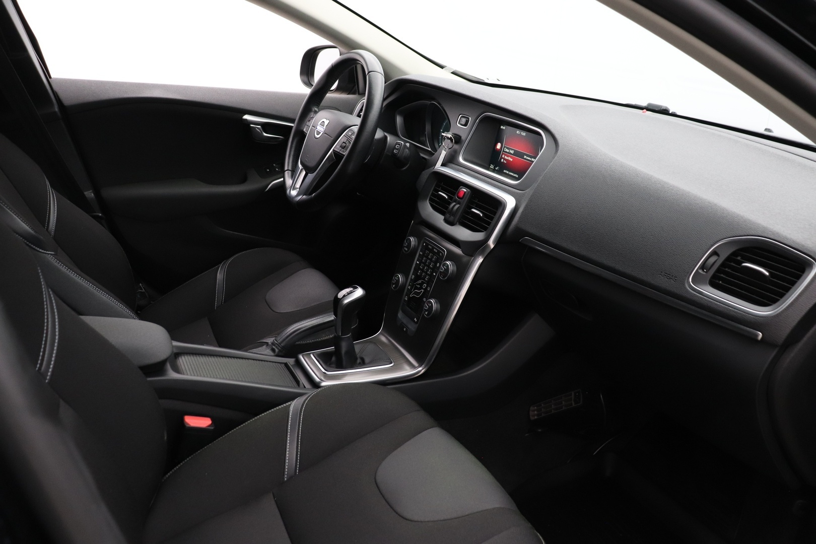 VOLVO V40 2015