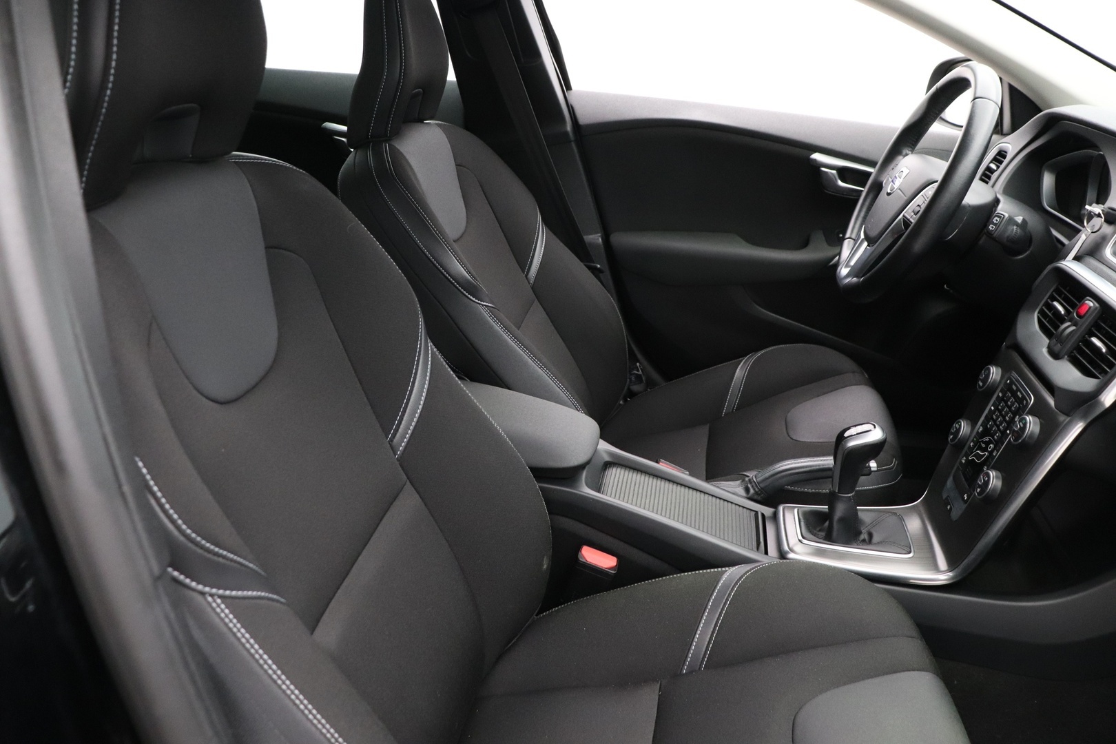 VOLVO V40 2015