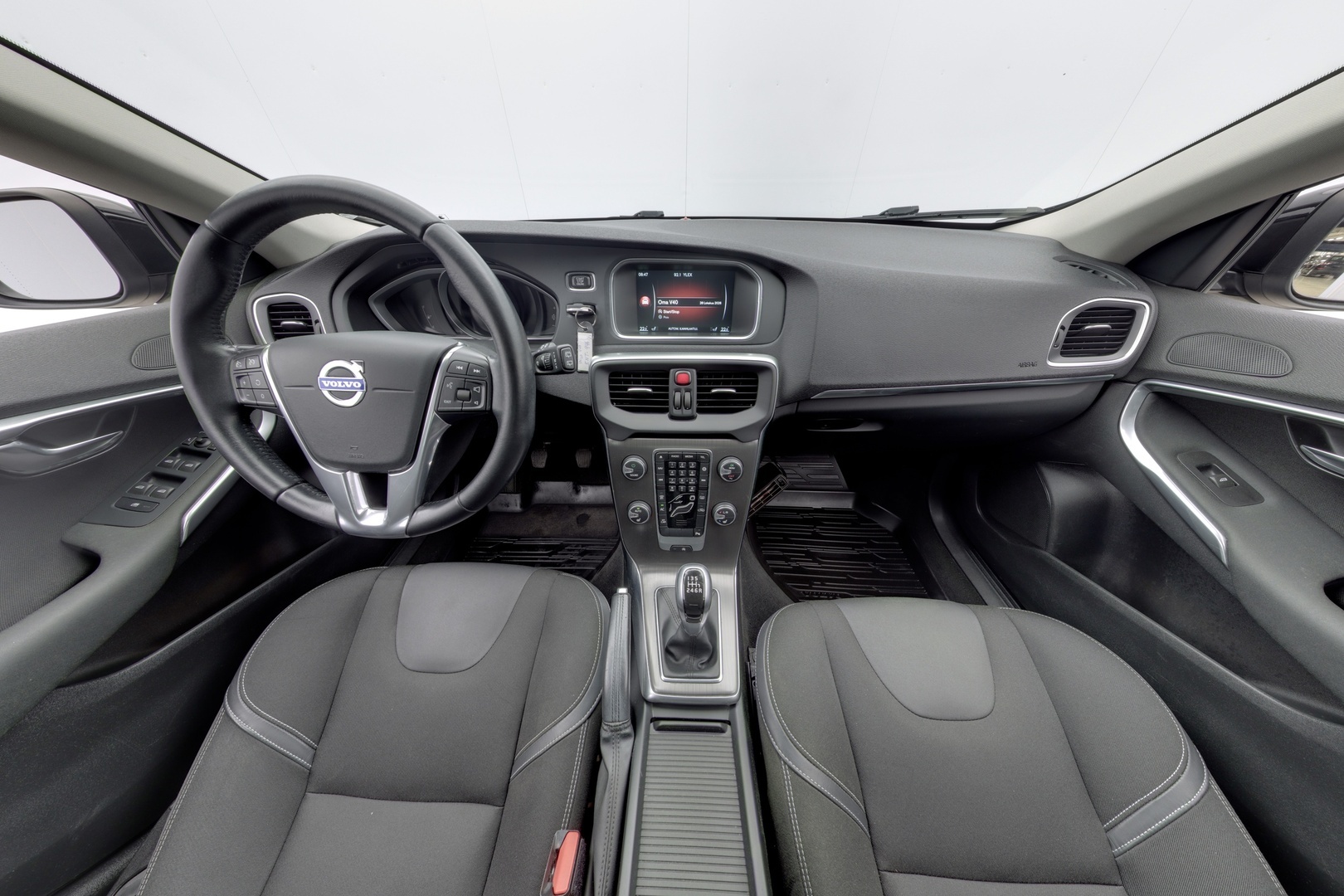 VOLVO V40 2015